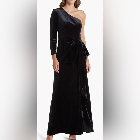 Amsale Dresses & Skirts - Amsale One-Shoulder Single Long Sleeve Velvet Gown
